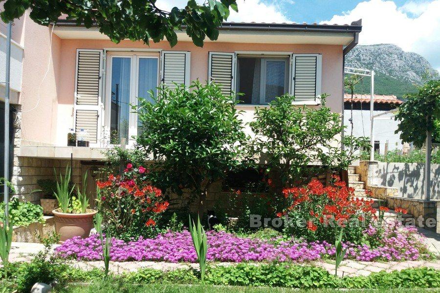 Casa in posizione tranquilla con vista sul mare