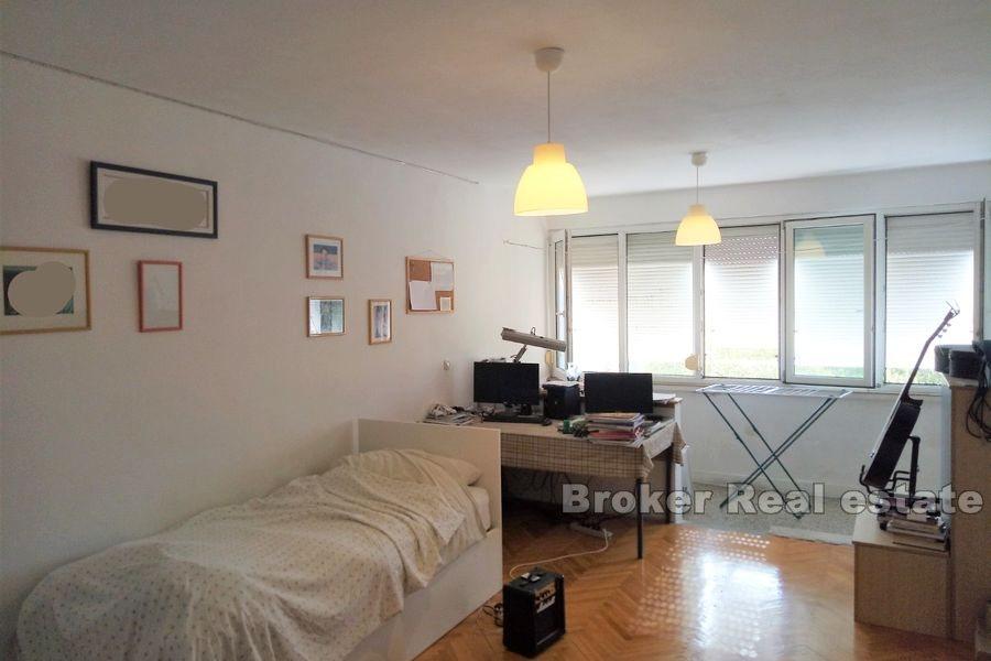 Dobri, spacious two bedroom apartment