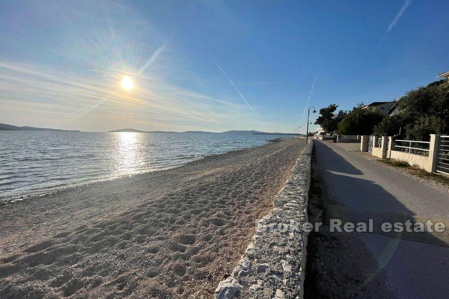 Moderní novostavba vily s bazénem