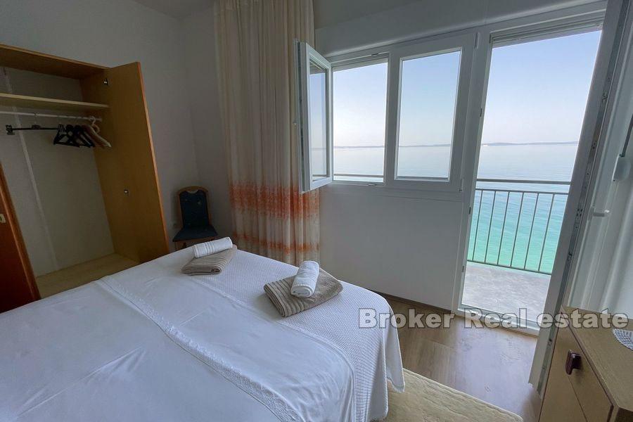 Hus første rad ved sjøen