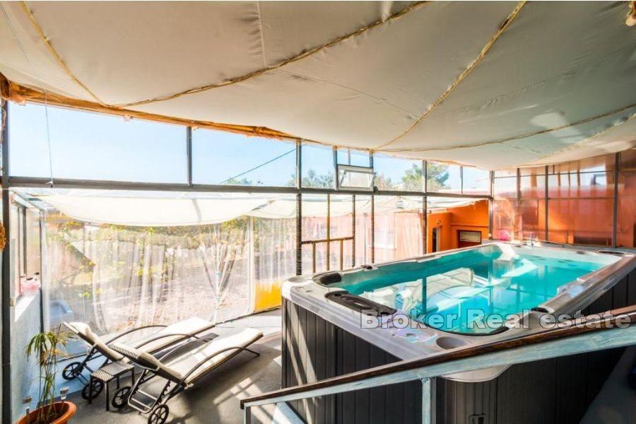 Leilighetshus med havutsikt