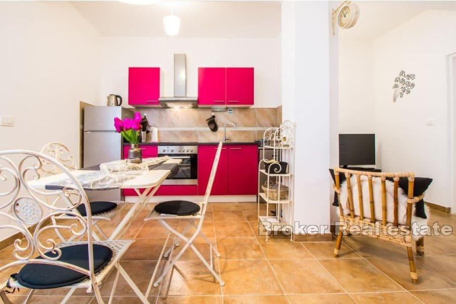 Lägenhetshus med havsutsikt