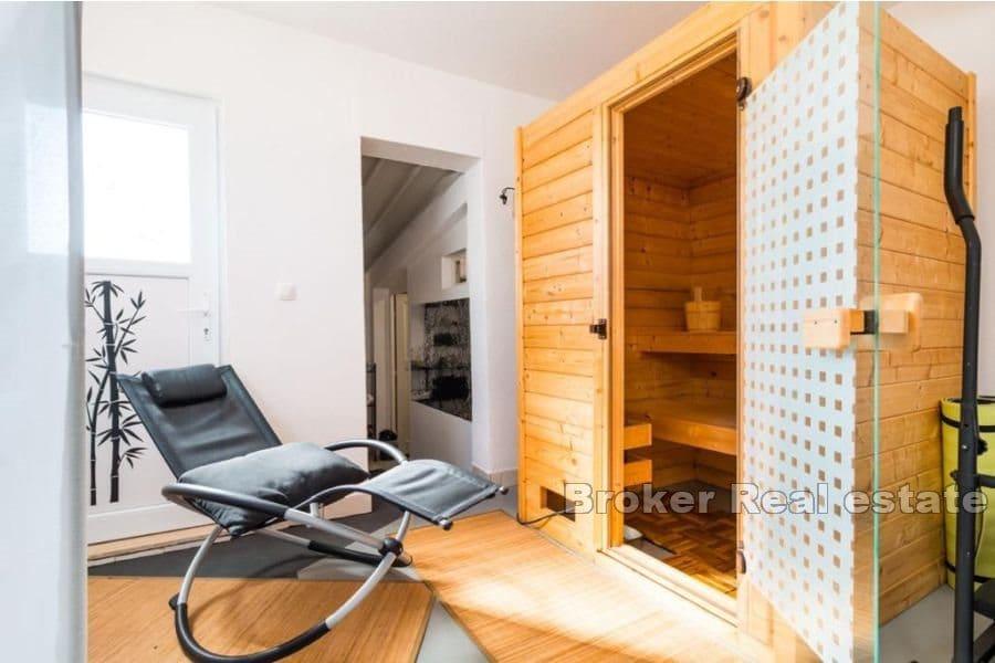 Dom z apartamentami z widokiem na morze