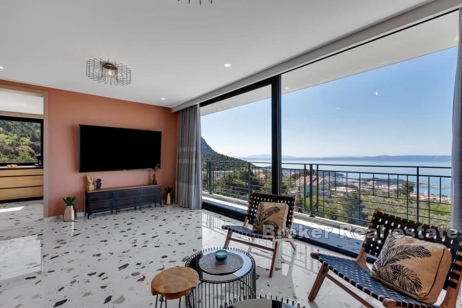 Villa med basseng og åpen havutsikt