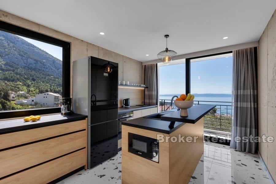 Вилла с бассейном и открытым видом на море