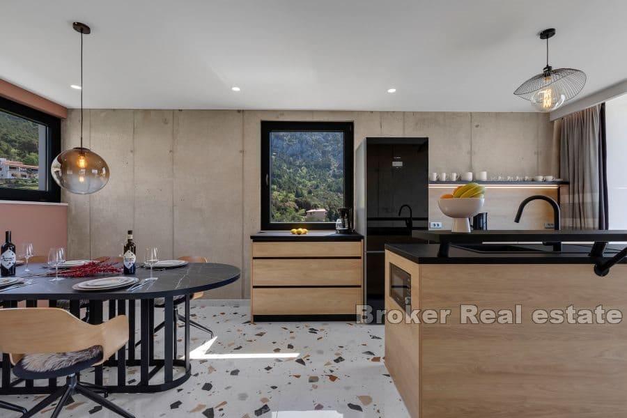 Вилла с бассейном и открытым видом на море