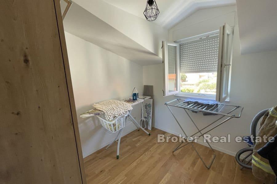 Penthouse med basseng og havutsikt