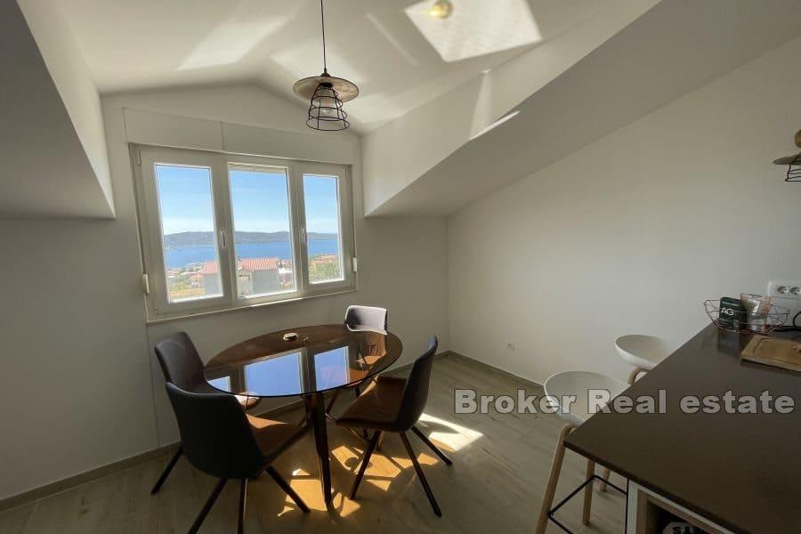 Penthouse med basseng og havutsikt