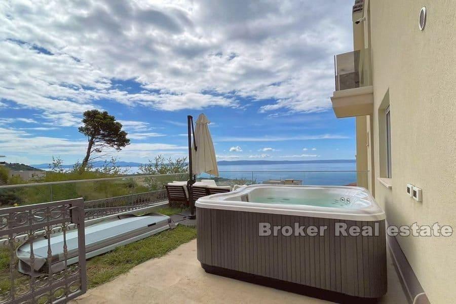 Spacious three-room apartment with a sea view