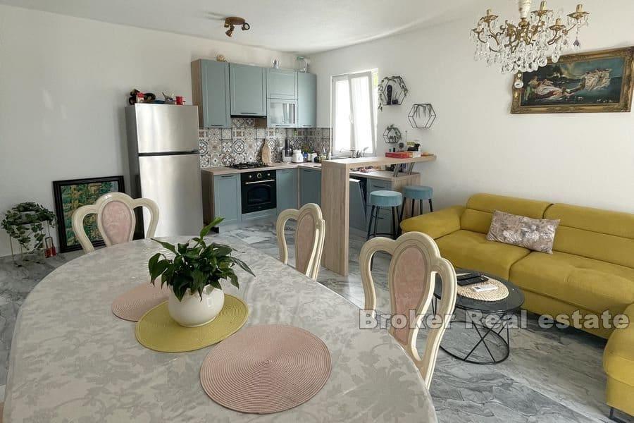 Hus med panoramautsikt over havet