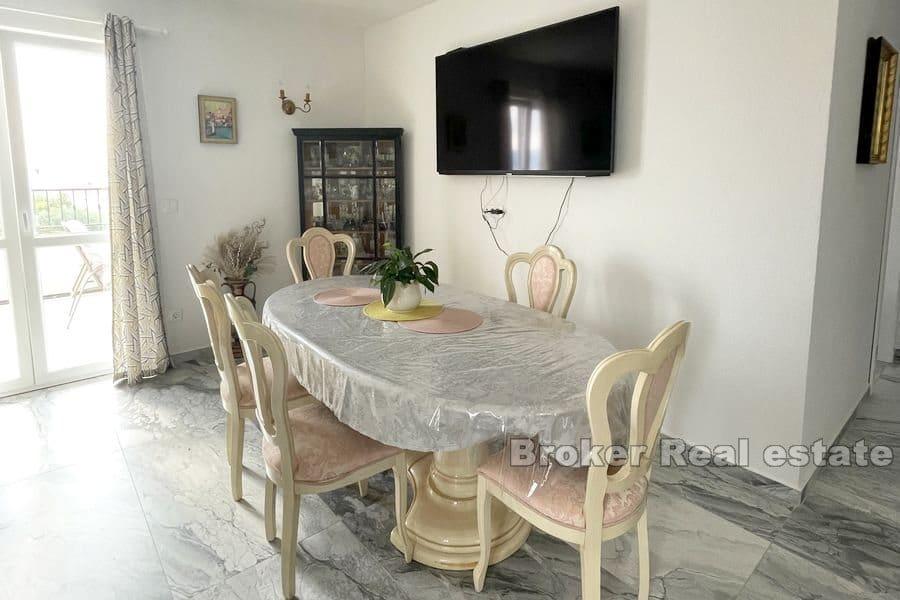 Hus med panoramautsikt over havet