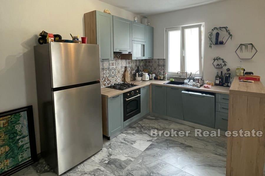 Hus med panoramautsikt over havet