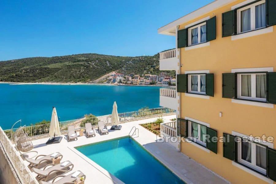 Многоквартирный дом с видом на море