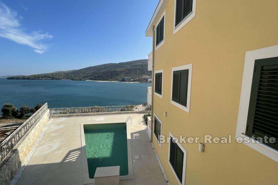 Многоквартирный дом с видом на море