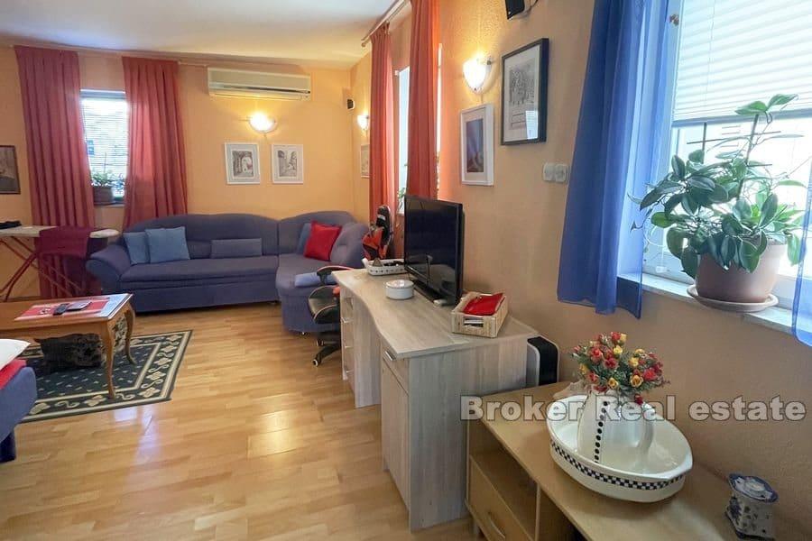 Familiehus nær sjøen