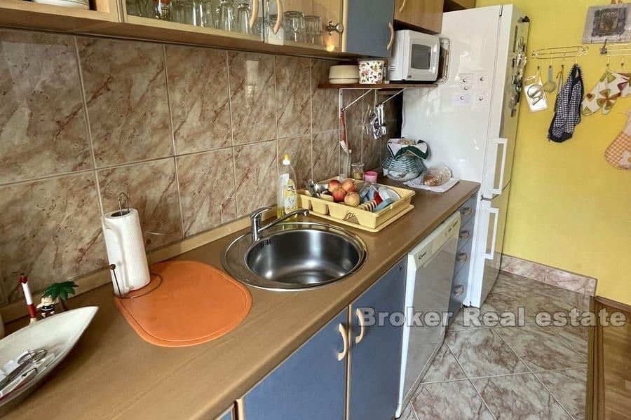 Familiehus nær sjøen