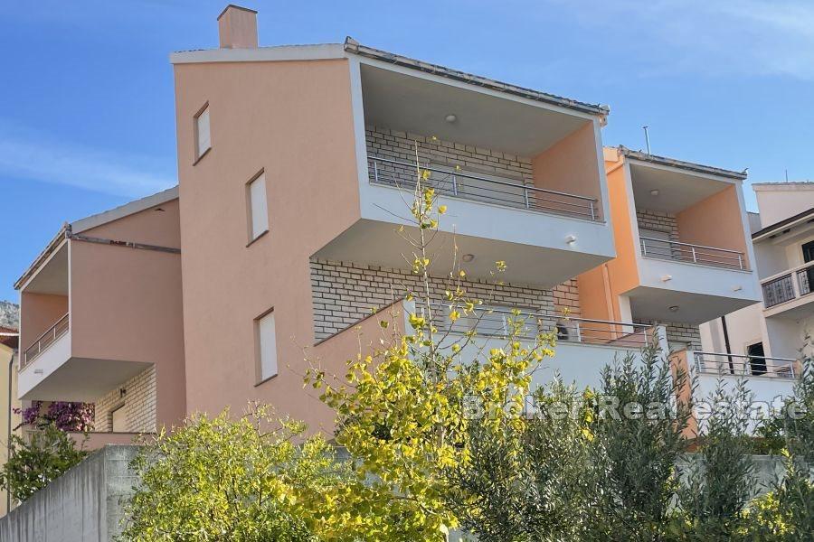 Apartment house with sea view