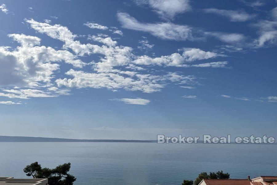 Apartment house with sea view
