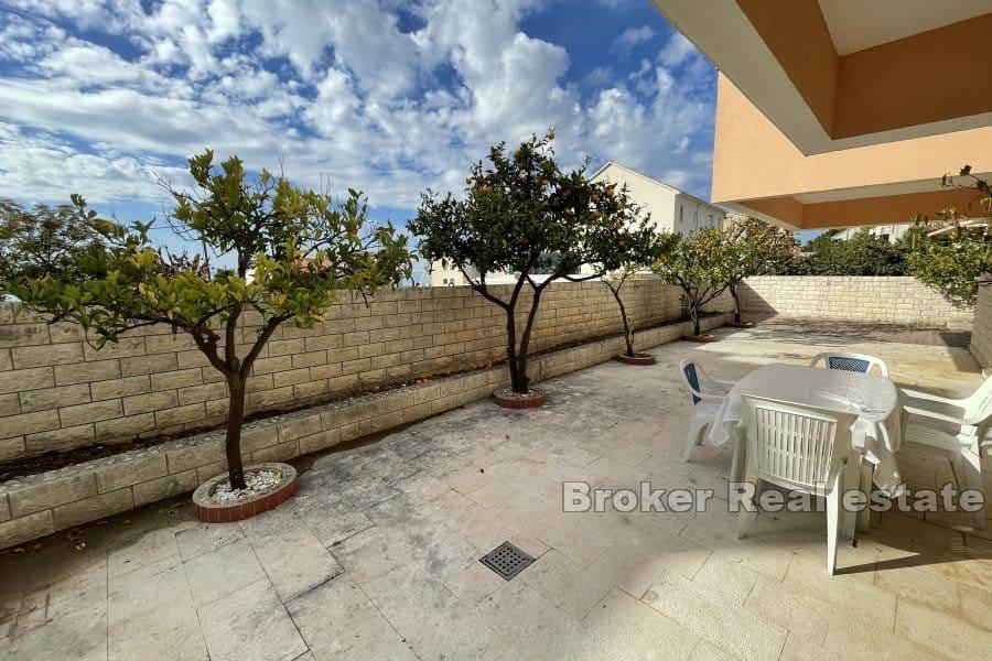 Lägenhetshus med havsutsikt