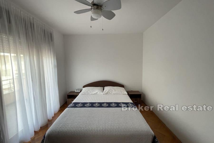 Lägenhetshus med havsutsikt