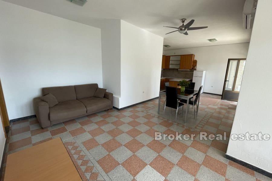 Apartment house with sea view