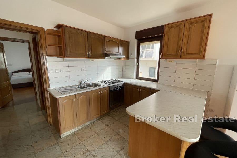 Lägenhetshus med havsutsikt