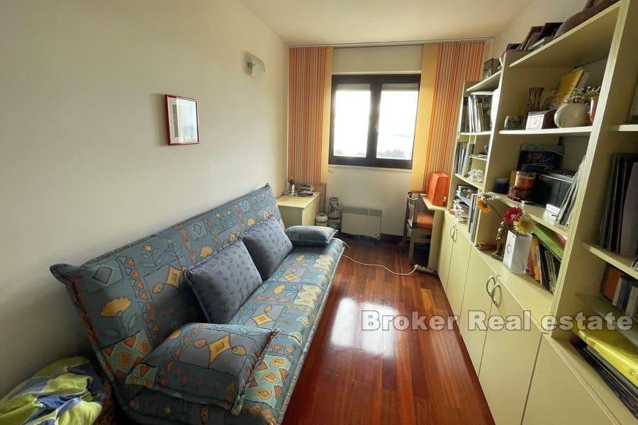 Meje, przestronny, trzypokojowy apartament z widokiem na morze