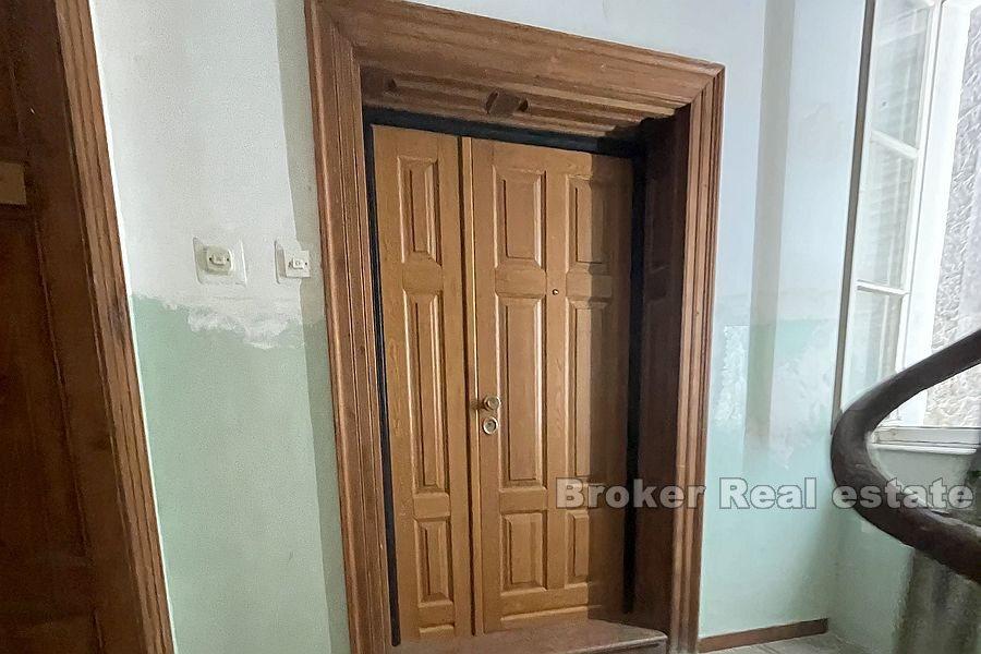 Spacious gentleman's apartment