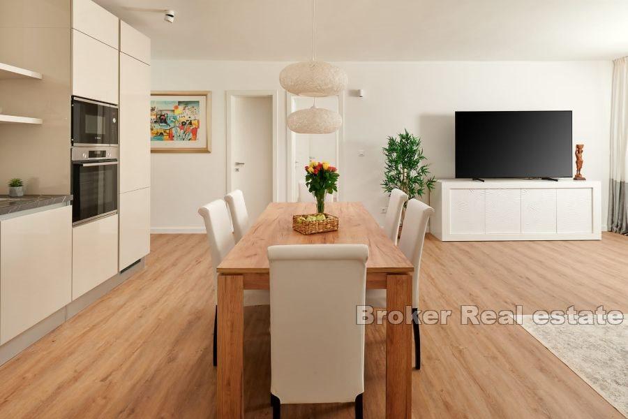 Meje, moderno appartamento con tre camere da letto