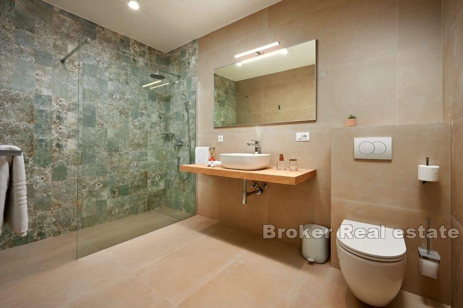 Меже, современная трехкомнатная квартира