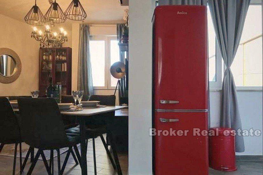 Novorenovirani apartman u centru grada