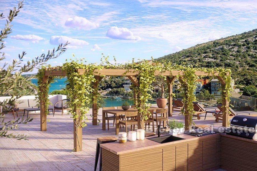 Modern villa med öppen havsutsikt