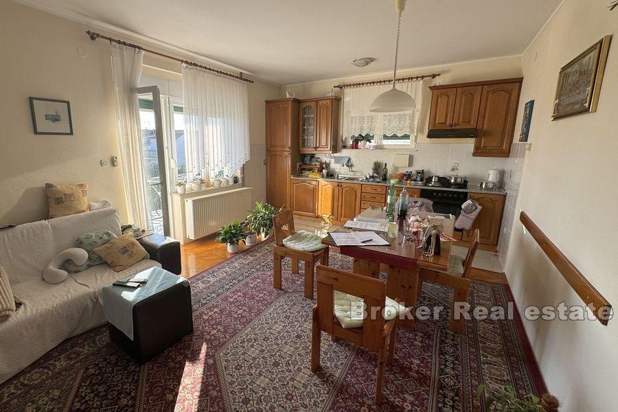Appartement de trois chambres dans une maison familiale