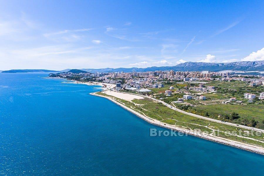 Apartment mit drei Schlafzimmern und teilweisem Meerblick