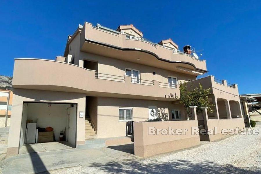 Apartment house with sea view