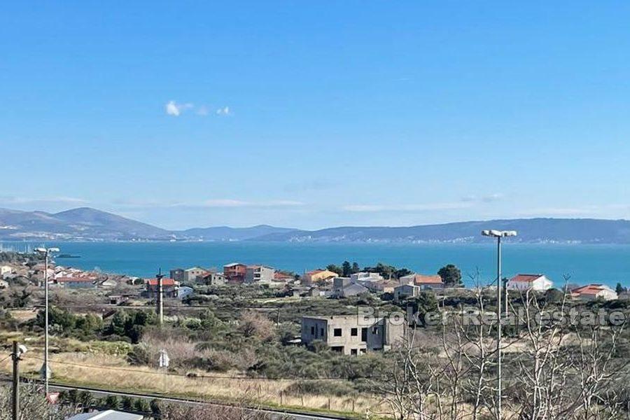 Apartment house with sea view