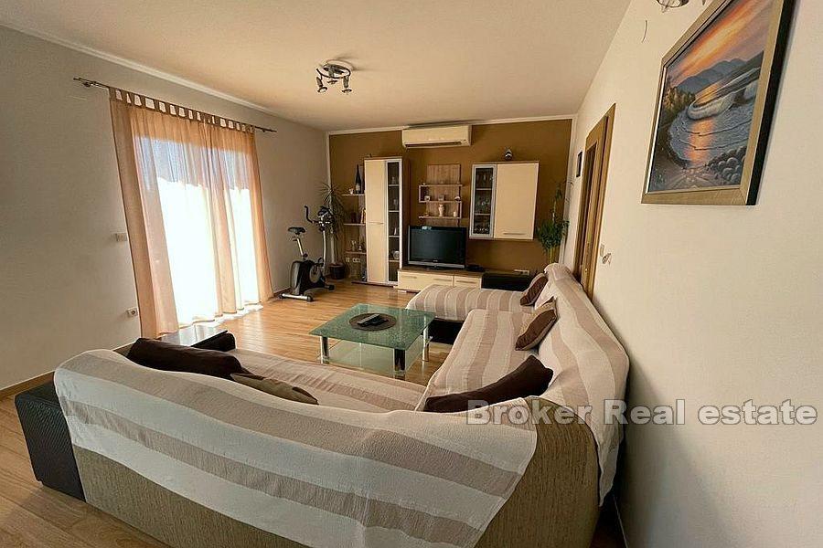 Apartment house with sea view