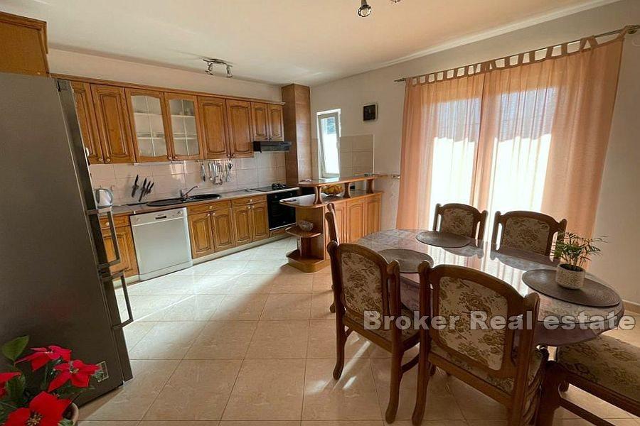 Многоквартирный дом с видом на море