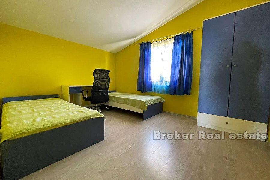 Apartment house with sea view