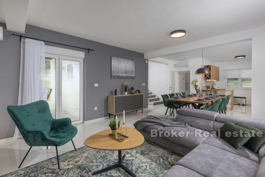 Modernt hus med pool