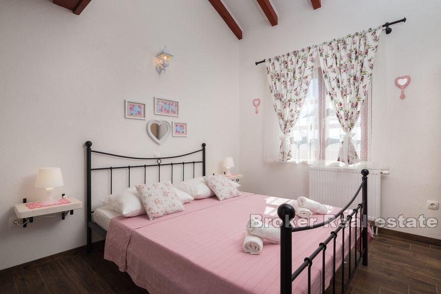 Jedinstvena nekretnina s bazenom i pogledom na more