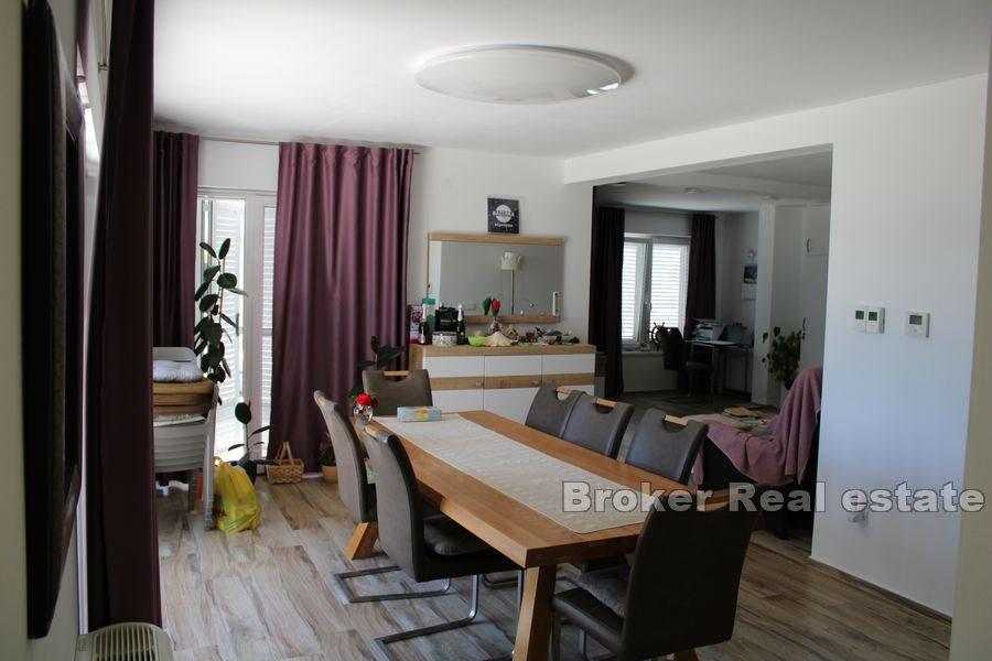 Casa di recente costruzione vicino al mare