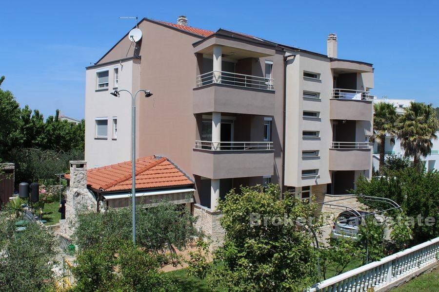 Mehrfamilienhaus in der Nähe des Meeres