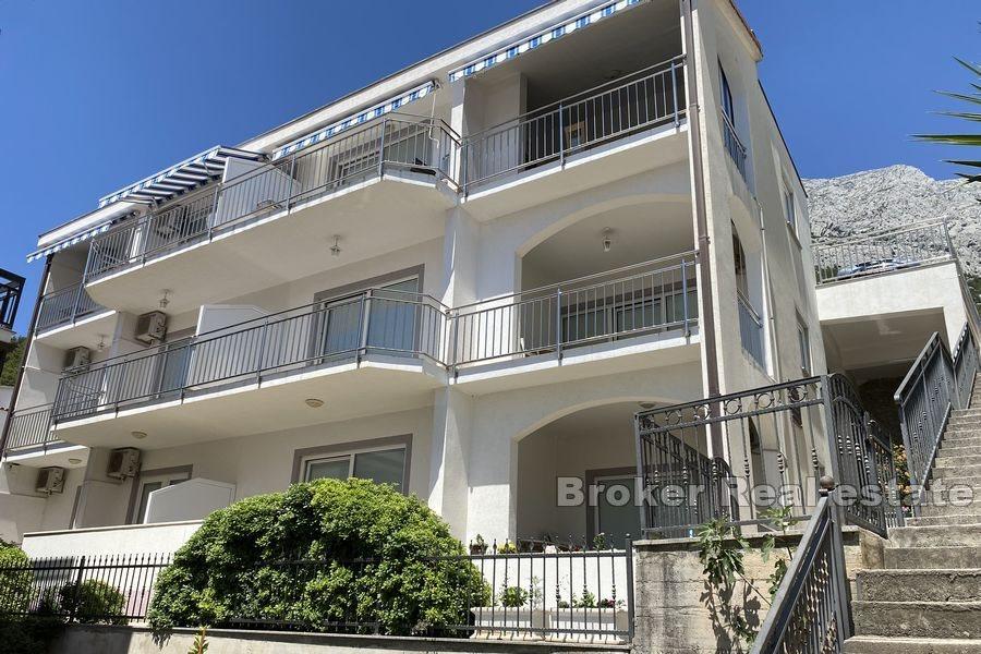 Immeuble près de la mer