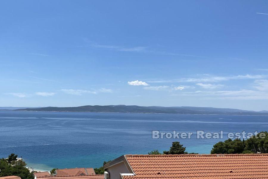 Immeuble près de la mer