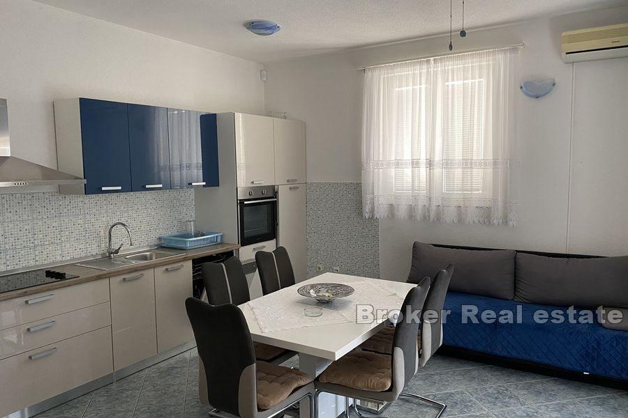 Mehrfamilienhaus in der Nähe des Meeres