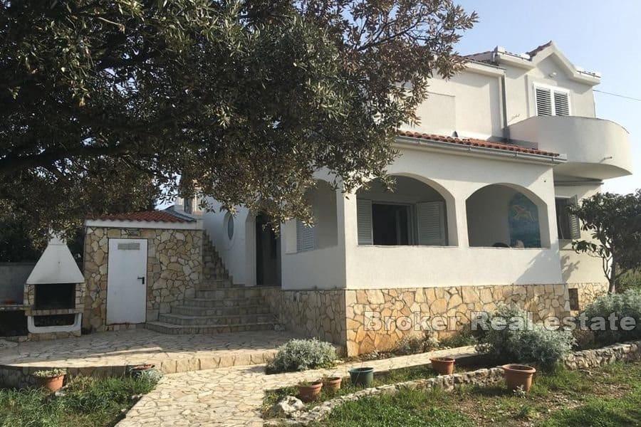 Mehrfamilienhaus erste Reihe zum Meer