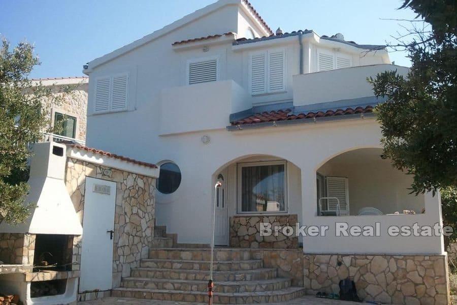 Mehrfamilienhaus erste Reihe zum Meer