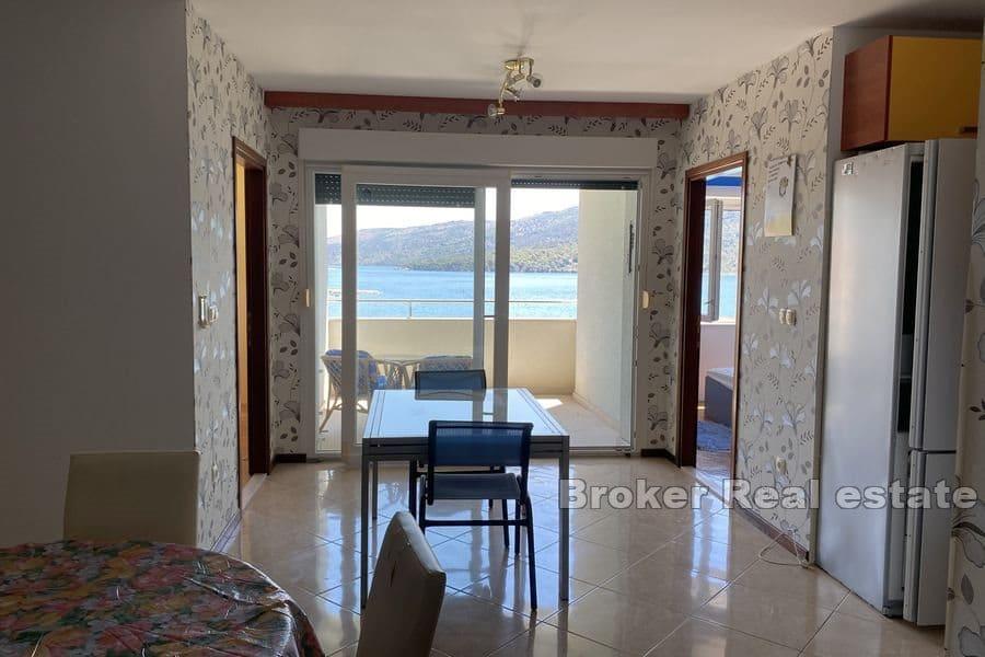 Apartment in the first row to the sea