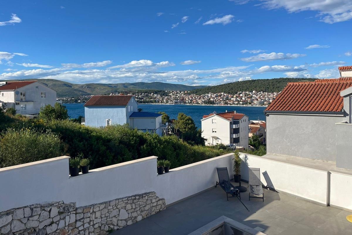 001-2037-26-island-ciovo-house-with-pool-for-sale